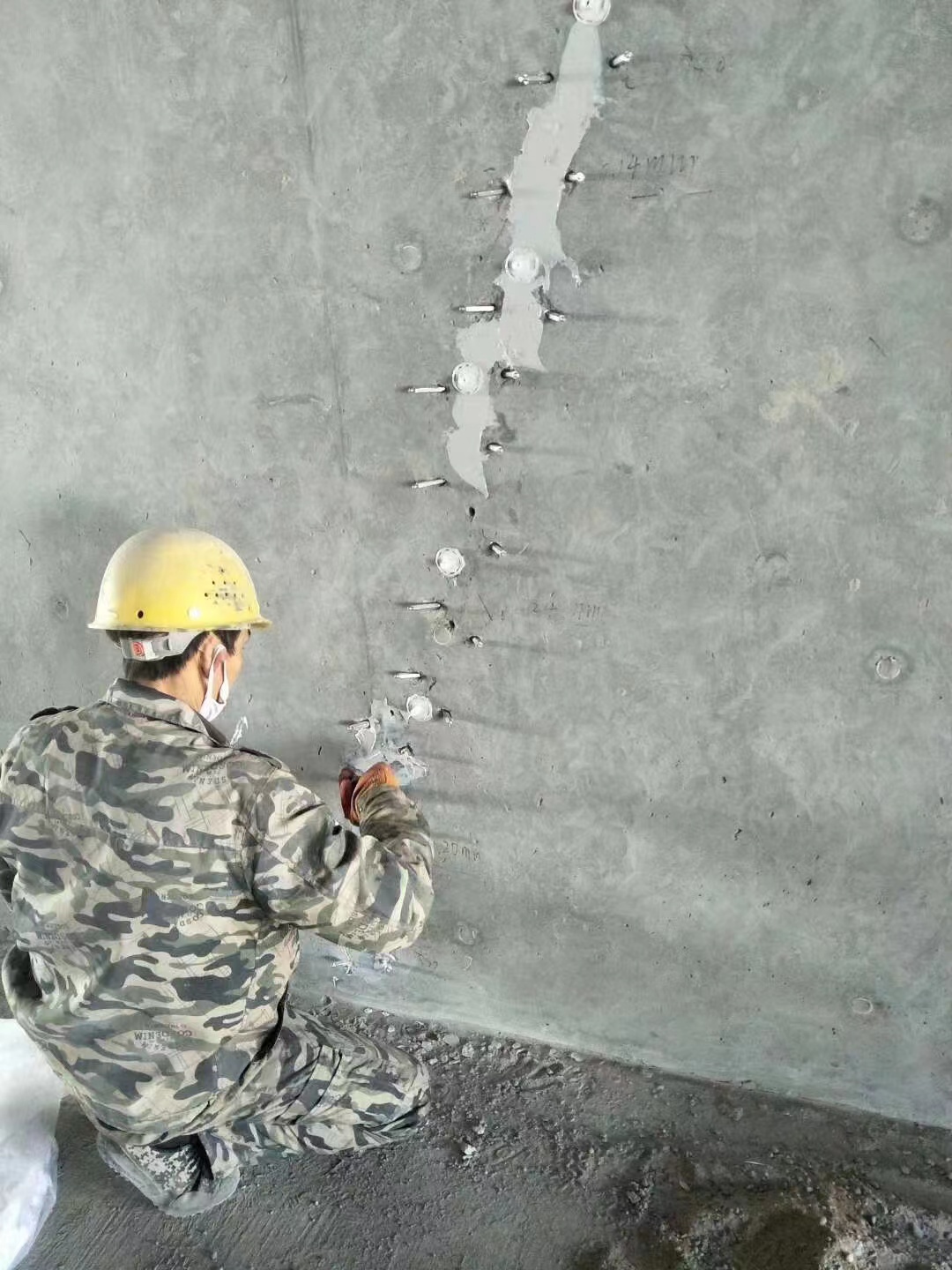夷陵混凝土楼板裂缝加固施工的方案